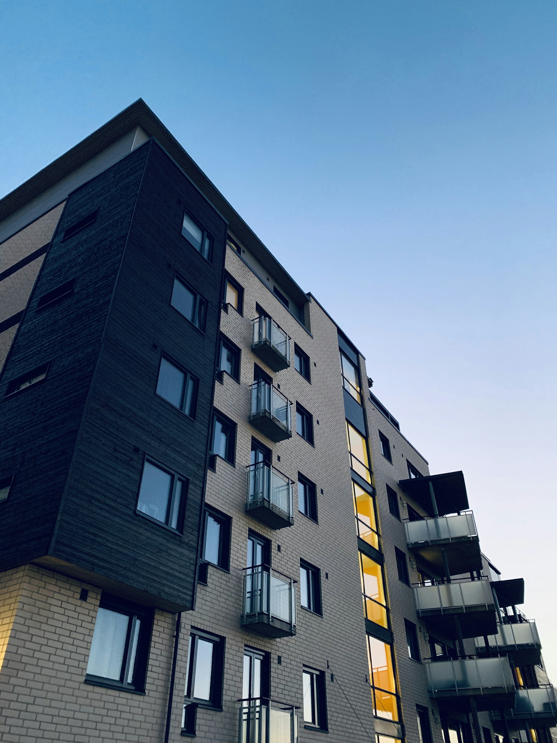 Modern multi-storey residential building with contemporary architecture at dusk